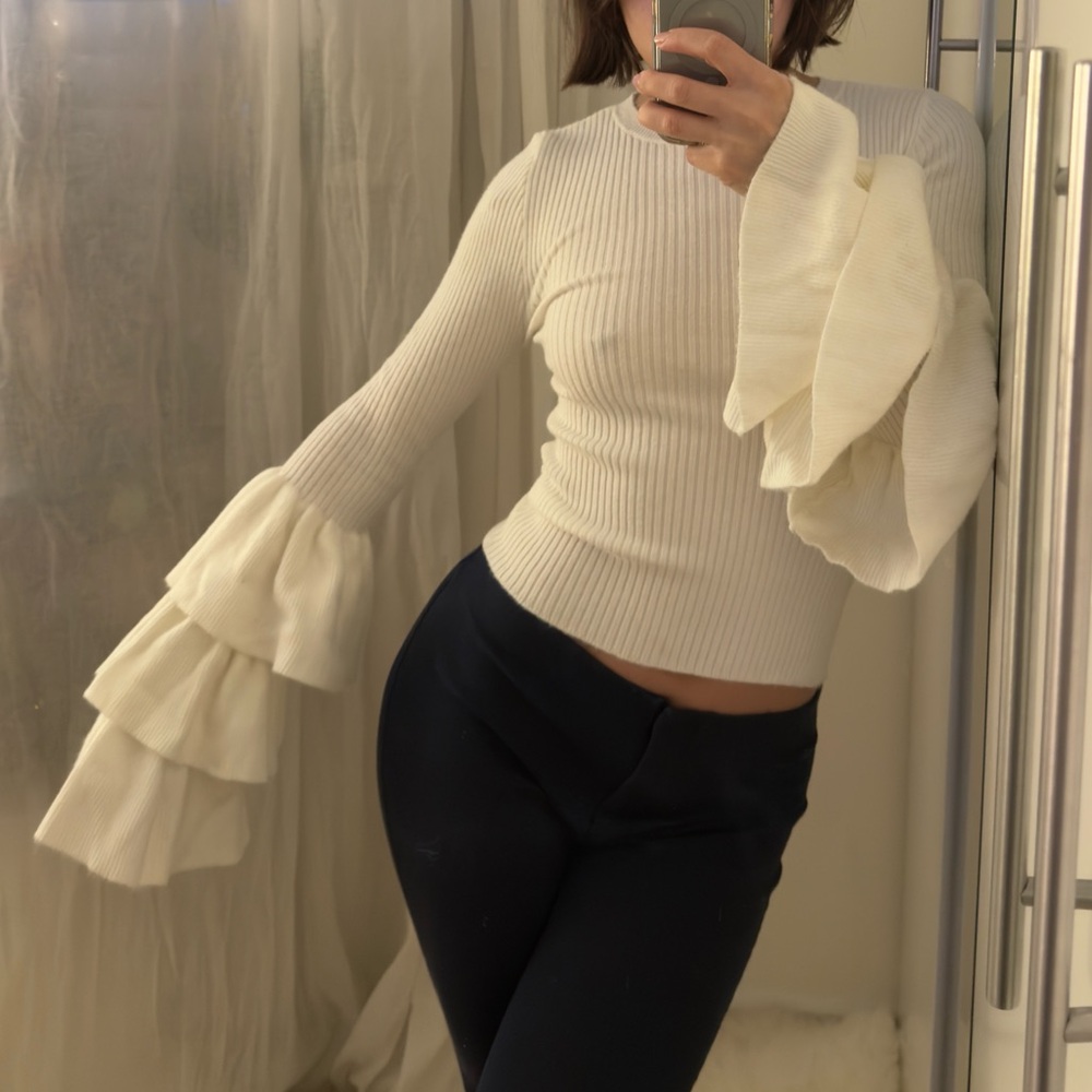 Vintage Cream / off white long sleeve sweater with cute layered flamenco sleeves